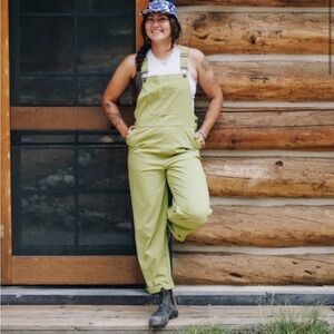Aritzia Sunday Best Green overalls